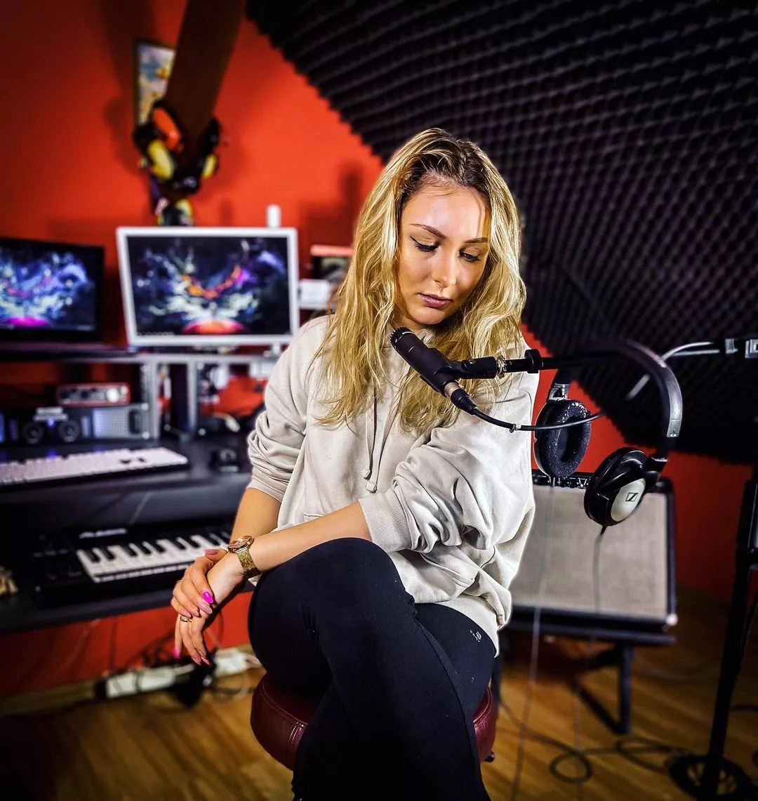 Piękna wokalistka zachwyca swoim pięknem! Opadną Wam szczęki! Jest już zaręczona! 